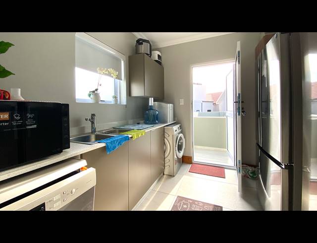 3 BEDROOM FREEHOLD FOR SALE IN PORT OWEN